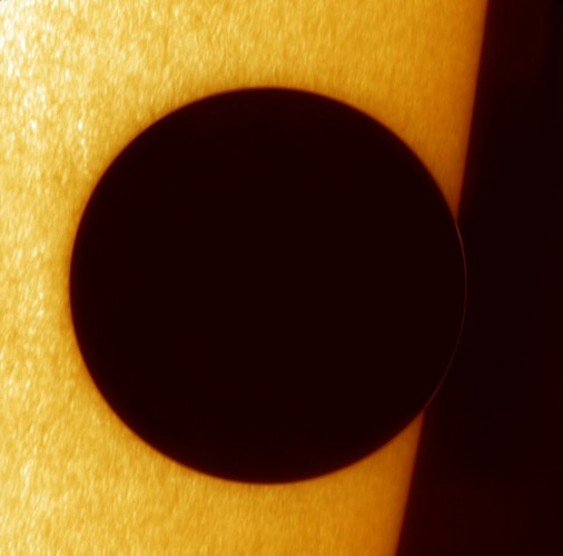 Venus' lysende atmosfære under Venus-passasjen 2004