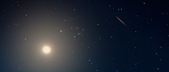 Meteor i månelys
