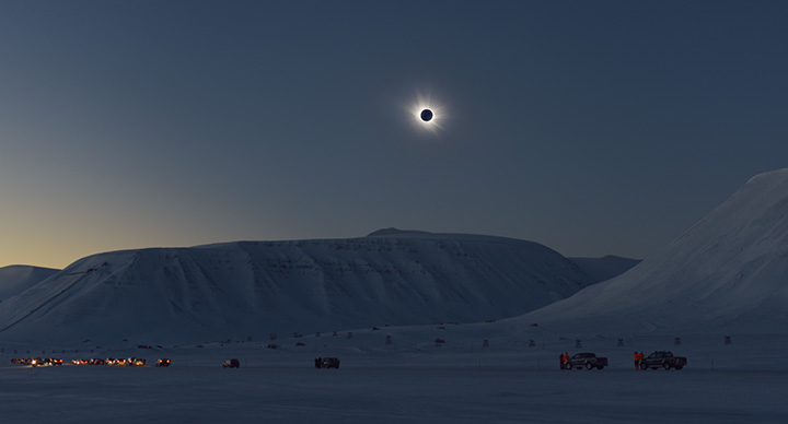 Total solformørkelse på Svalbard i 2015