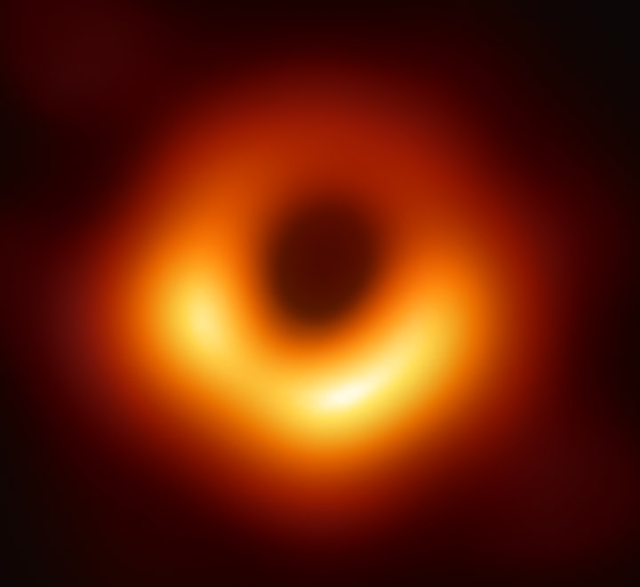 Sort hull i sentrum av galaksen M87