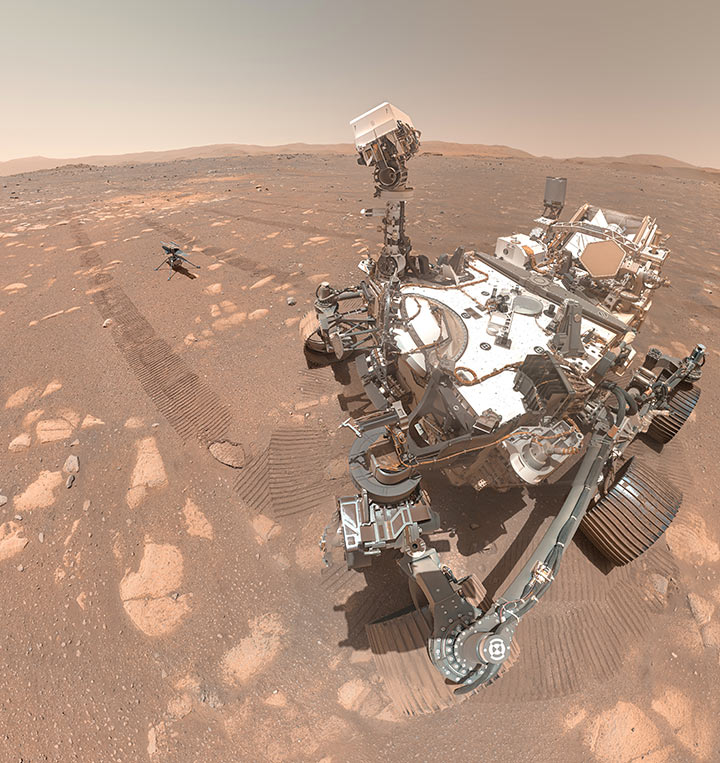 Robotbilen Perseverance og helikopteret Ingenuity på Mars