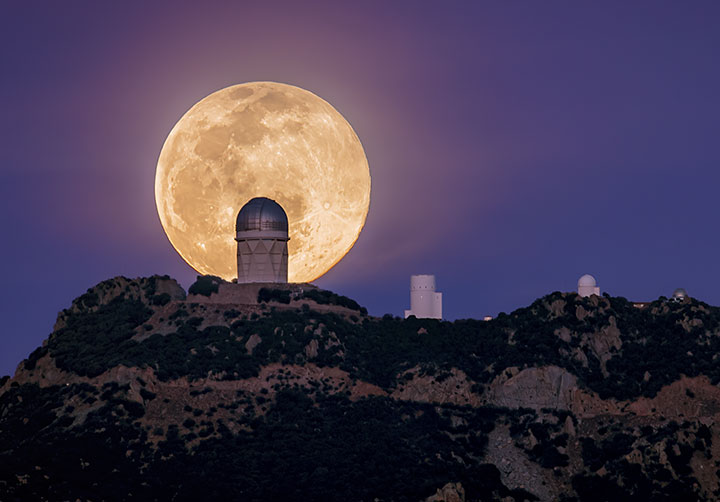 Fullmåne over Kitt Peak-observatoriet